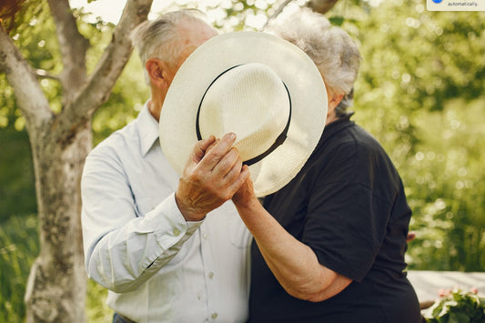 MIS ABUELOS TAMBIÉN TIENEN SEXO La Maleta Rosada